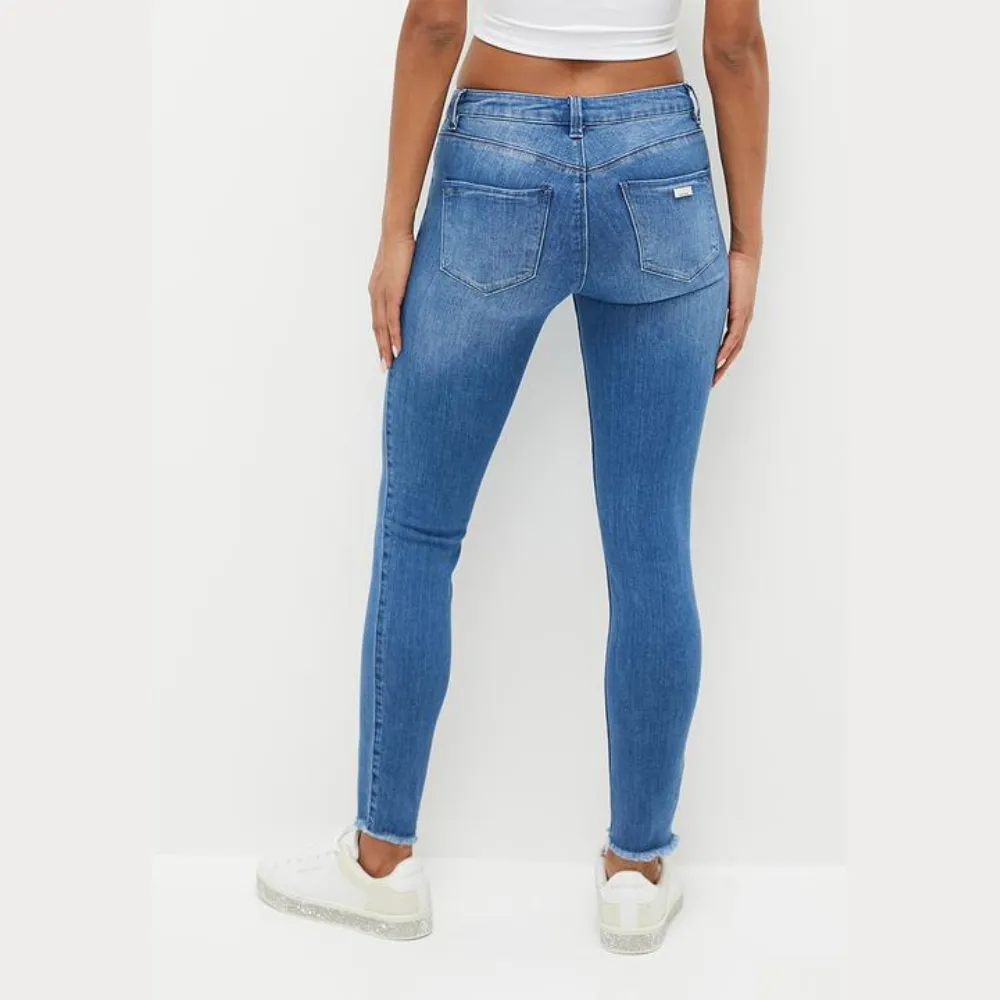 Sammy - Low Rise Jean With Bling Pocket Detail