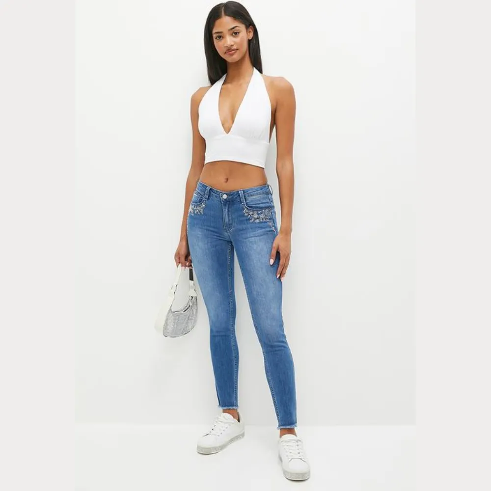 Sammy - Low Rise Jean With Bling Pocket Detail